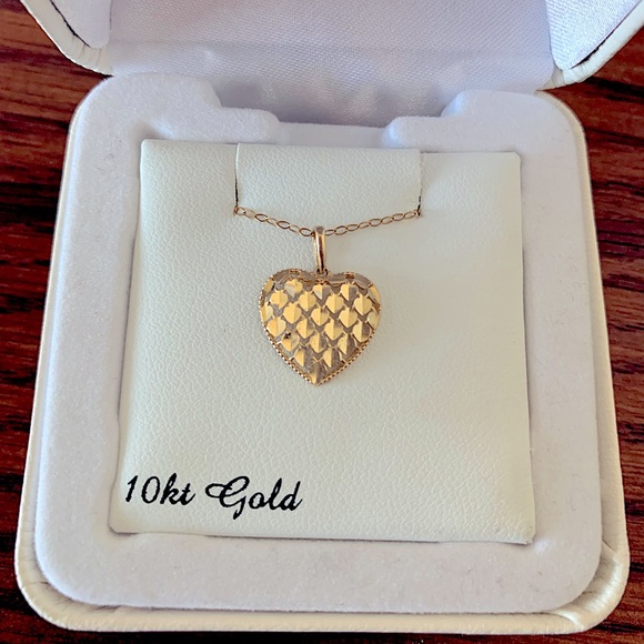 10K Gold Sequin Heart Pendant Necklace - Picture 2 of 3